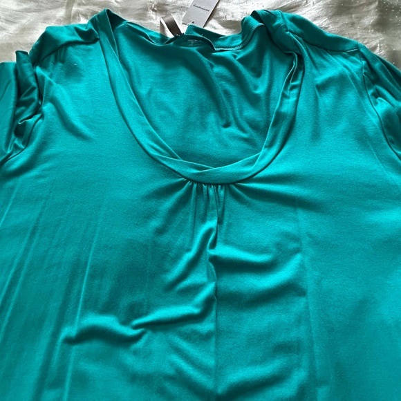 T-SHIRT, MADE IN CANADA!!, DEEP EMERALD, SIZE 5X, TWISTED NECKLINE, RELAXED FIT, - Picture 11 of 12